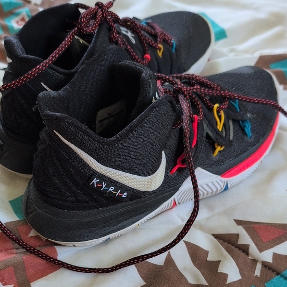 Nike Kids Black and Red Sneakers - Picture 5 of 6